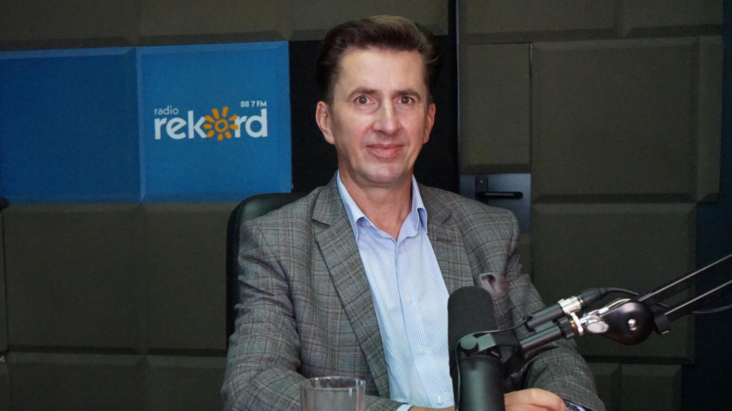 Poseł Romanowski alarmuje: "Rząd popełnia kolejne błędy". Mówi o dronach, pieniądzach z KPO i cichych zagrożeniach